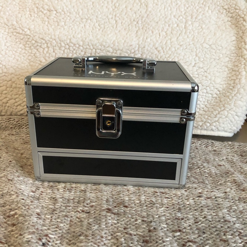 NYX Professional Mini Make-Up Case